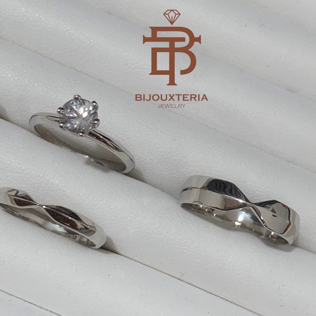 Classic Solitaire & Modern Matching Twist Wedding Ring Set