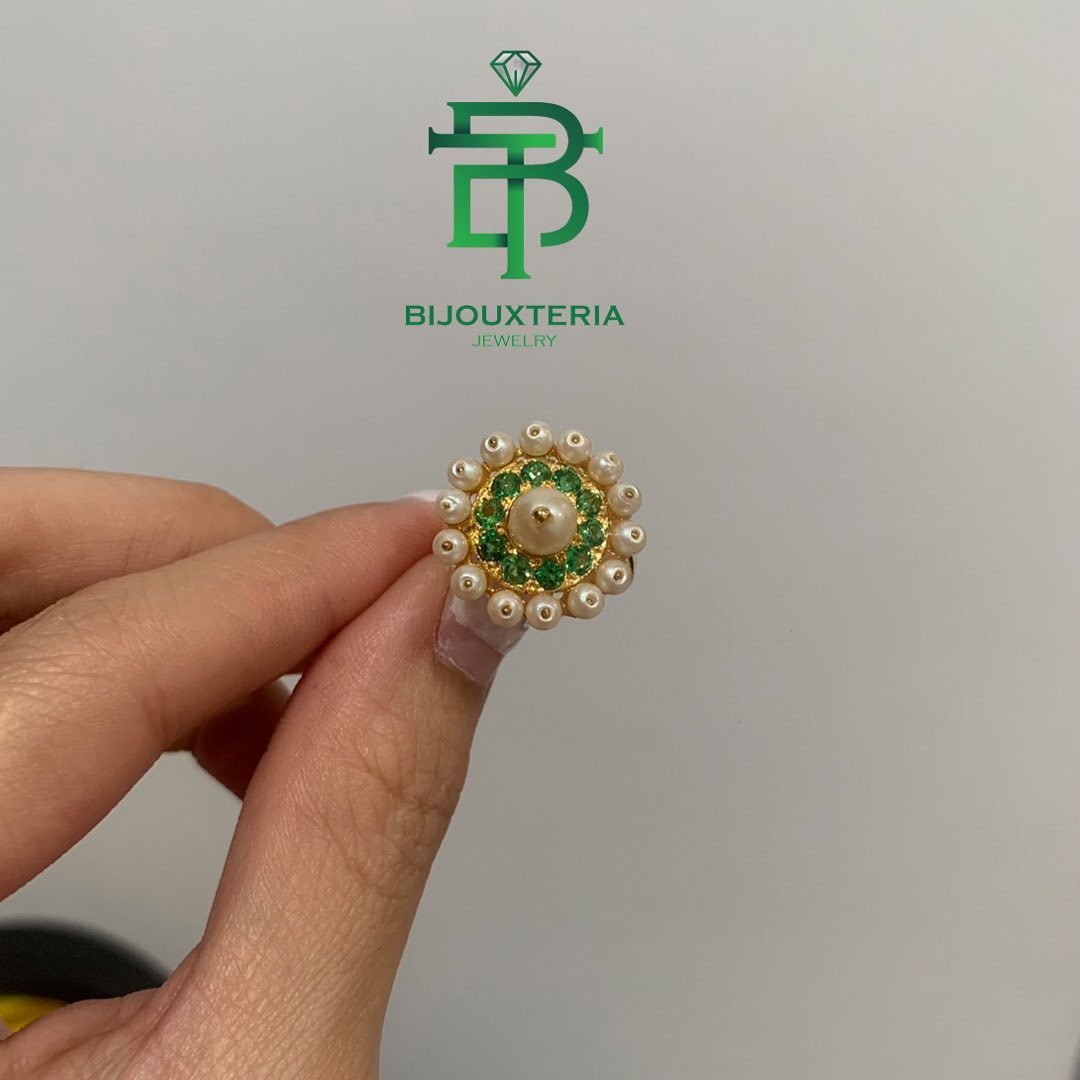 Natural Emerald & Pearl Floral Cluster Ring - Vivid Green Gemstone Centerpiece with Pearl Halo Petals