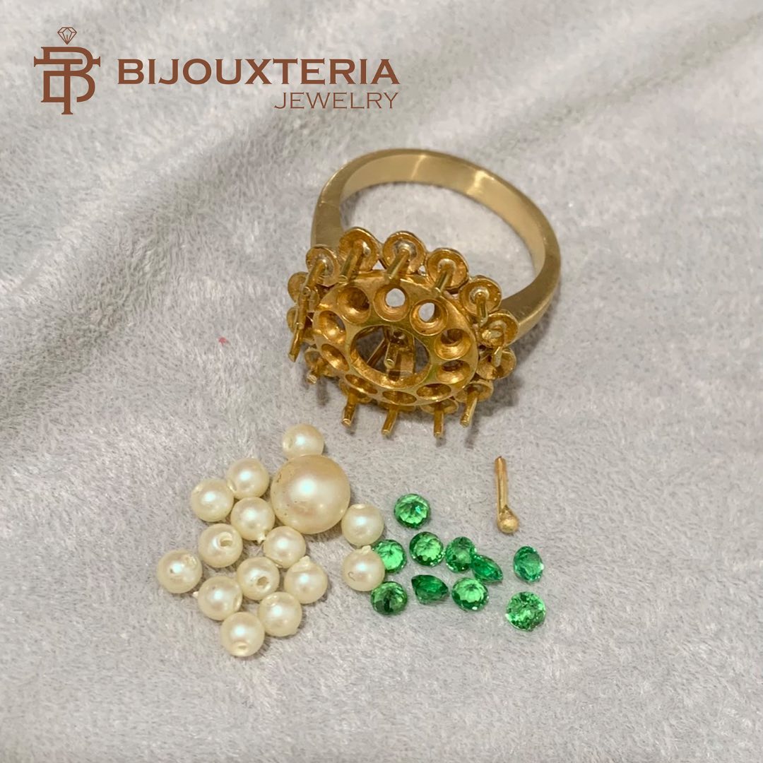 Natural Emerald & Pearl Floral Cluster Ring - Vivid Green Gemstone Centerpiece with Pearl Halo Petals