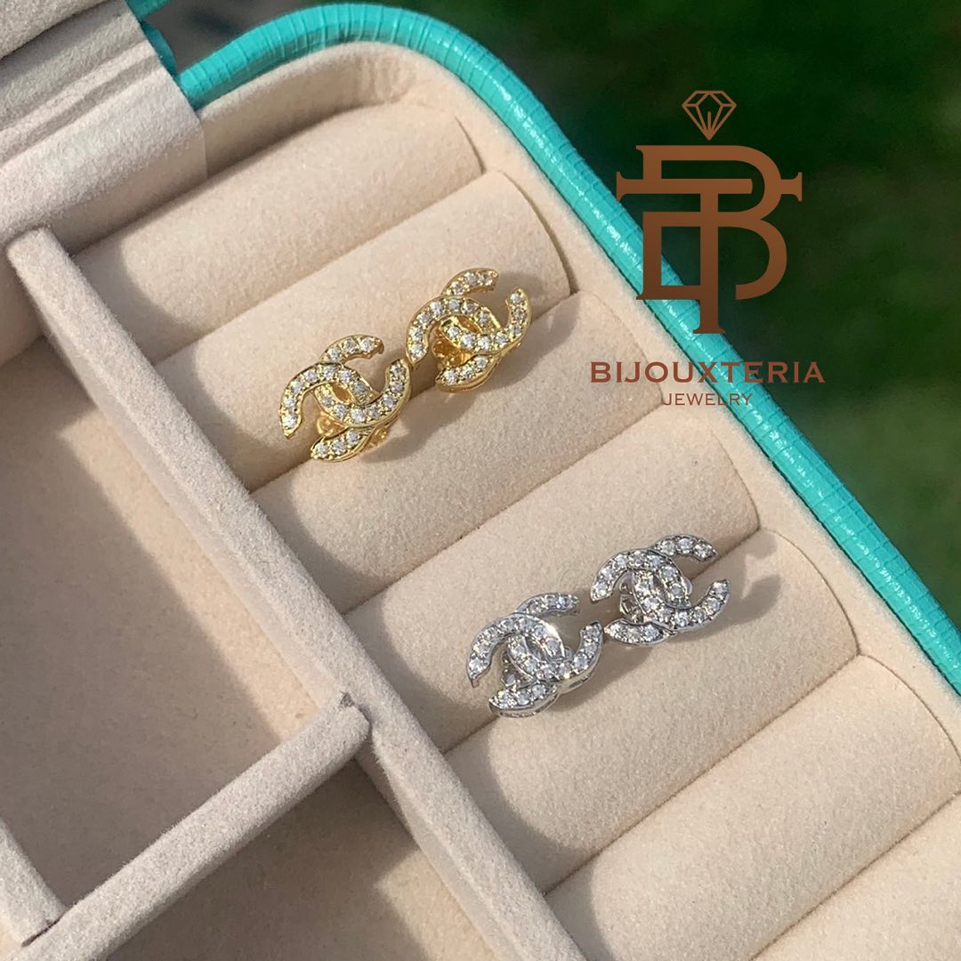 1. Earrings: 925 sterling silver,plated yellow gold.